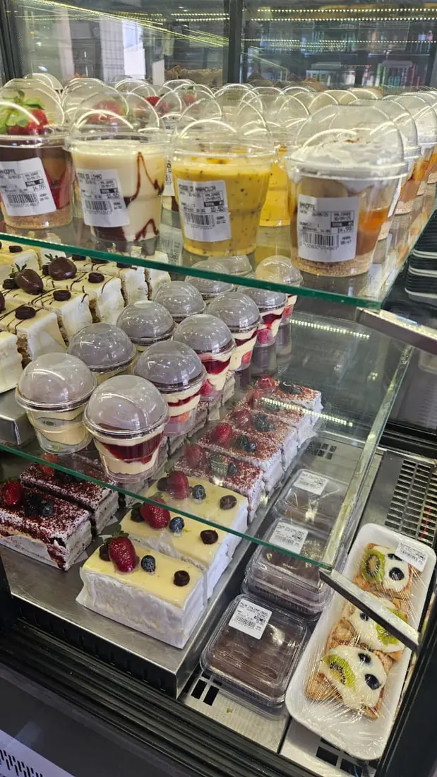 Sobremesas no pote na geladeira